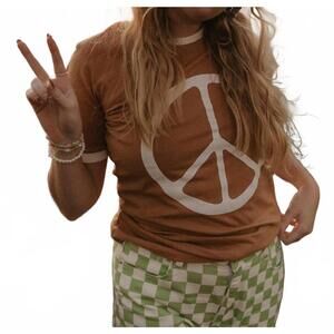 NEW THE BEE & THE FOX peace ringer t-shirt in rust/ white trim